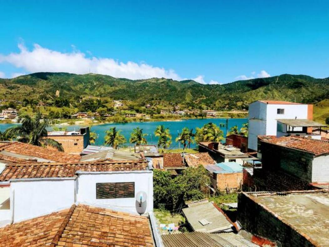Aptos Vista Al Embalse, Frente Al Lago, Restaurantes, Bares Guatapé Buitenkant foto